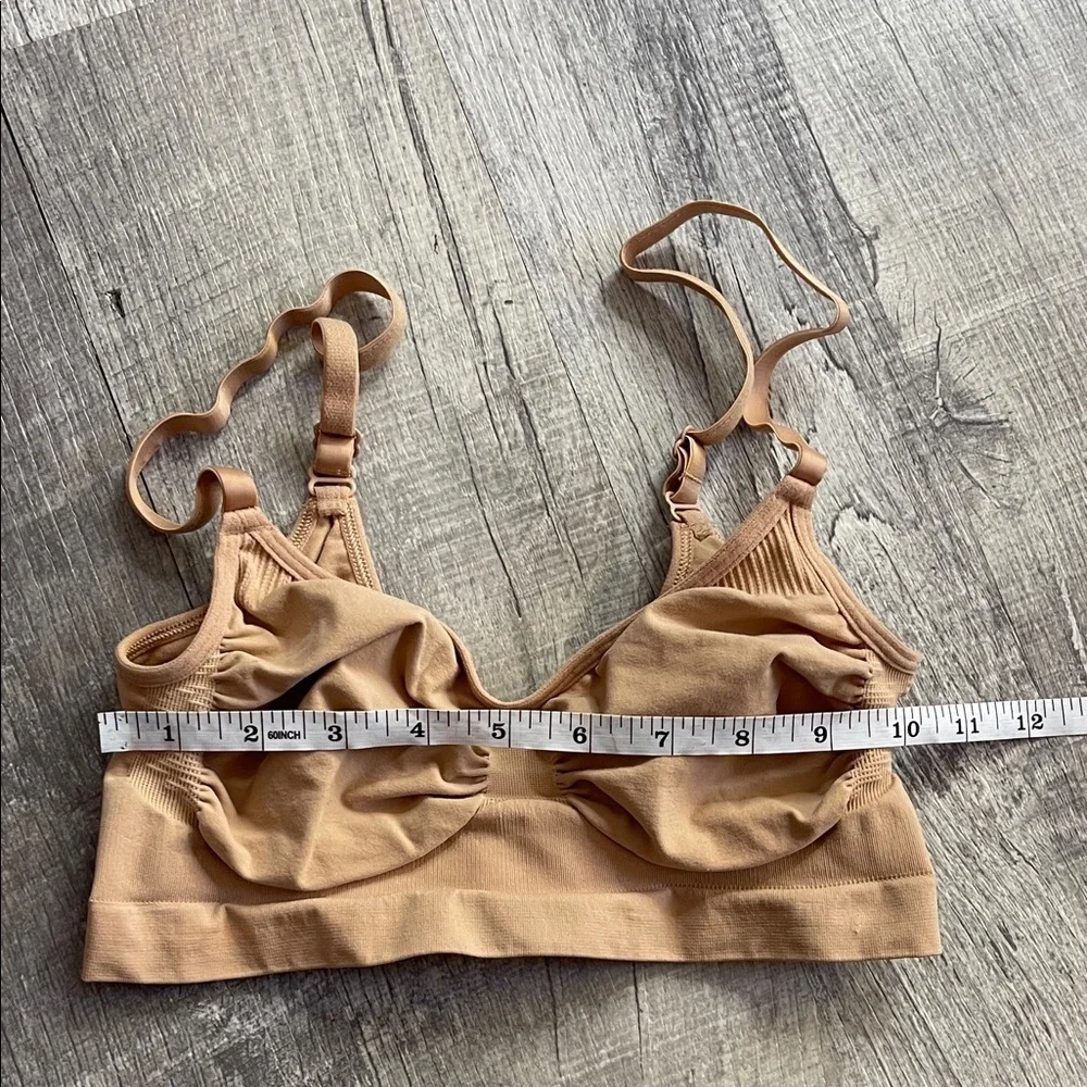 SKIMS Sculpting Bralette - Picture 5 of 5
